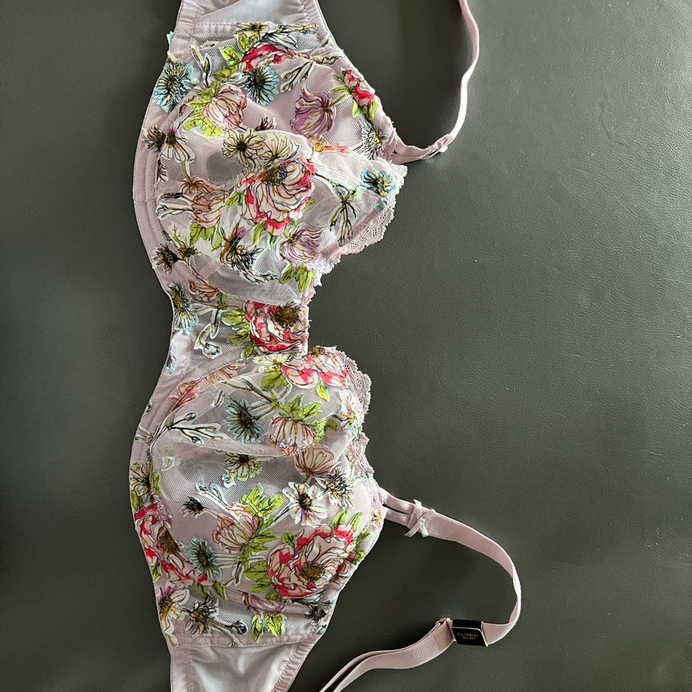 NWT Victoria’s Secret Dream Angels 34DDD sexy vibrant bra